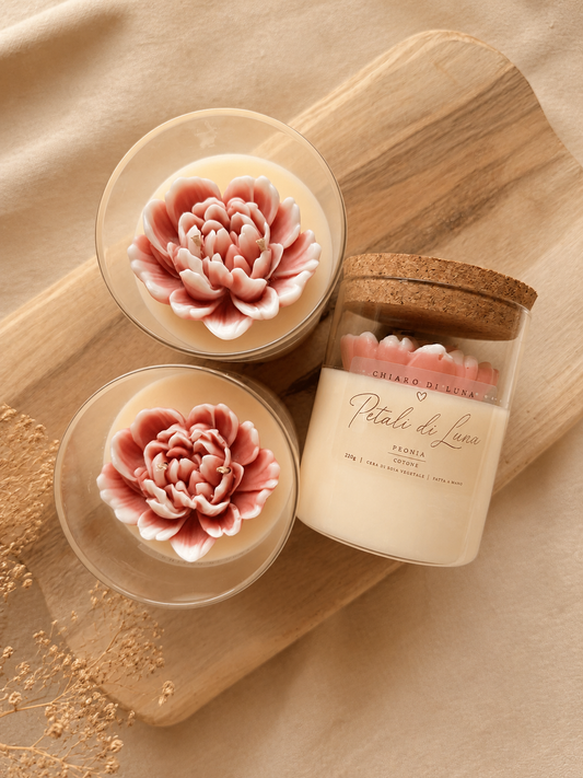 Petali di Luna – Candela Artigianale con Peonia